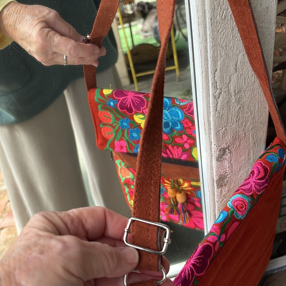 NWT Colorful Boho embroidered Floral Women's crossbody Bag - Picture 4 of 9